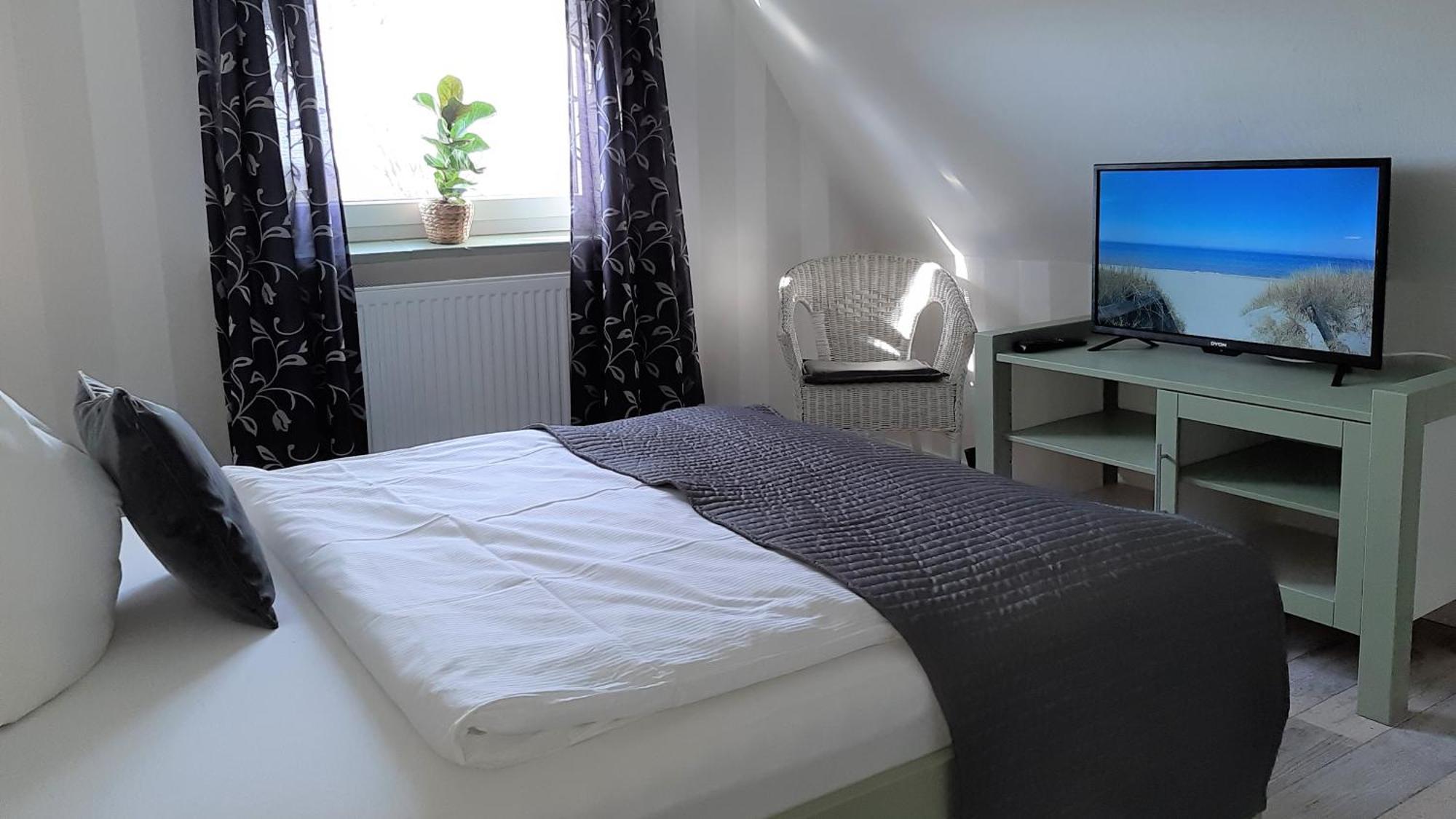 Urlaub Auf Der Insel Ruegen Apartment Bergen Auf Rugen Bilik gambar