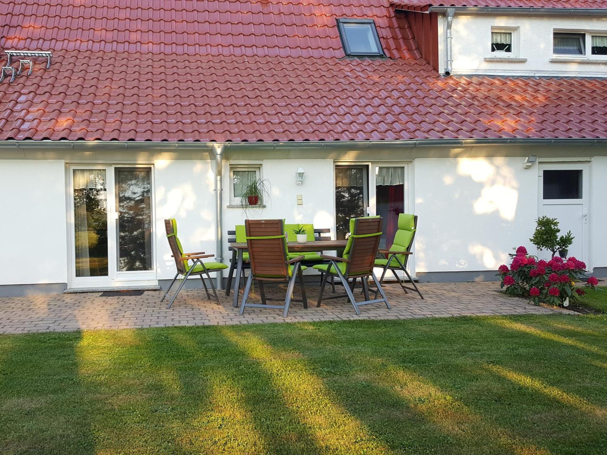 Urlaub Auf Der Insel Ruegen Apartment Bergen Auf Rugen Bilik gambar